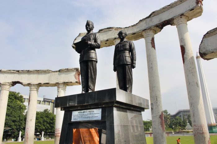 Monumen tugu pahlawan dan museum sepuluh nopember surabaya