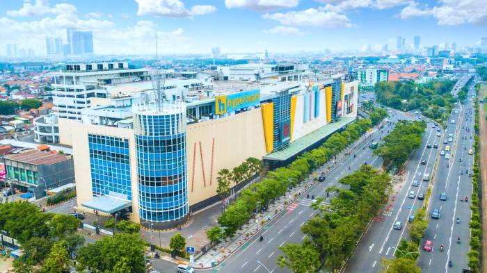 Surabaya mall tunjungan terbesar jalan perbelanjaan bukalapak kempalan pusat operasional pernah kalian kesini udah belum pengunjung coba diuji berpapasan sedang