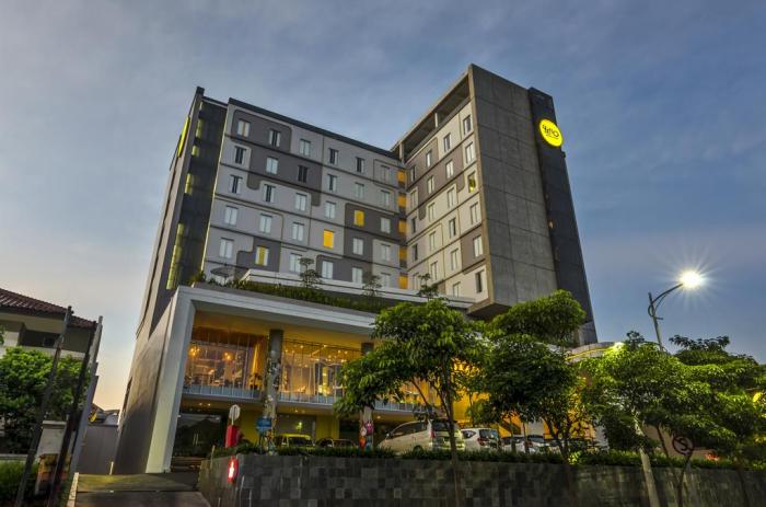 Zoom hotel jemursari surabaya