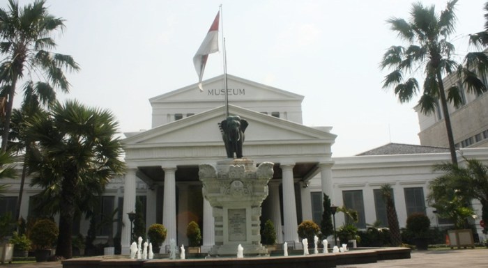 Koleksi benda bersejarah dan informasi tiket masuk Museum Nasional Indonesia