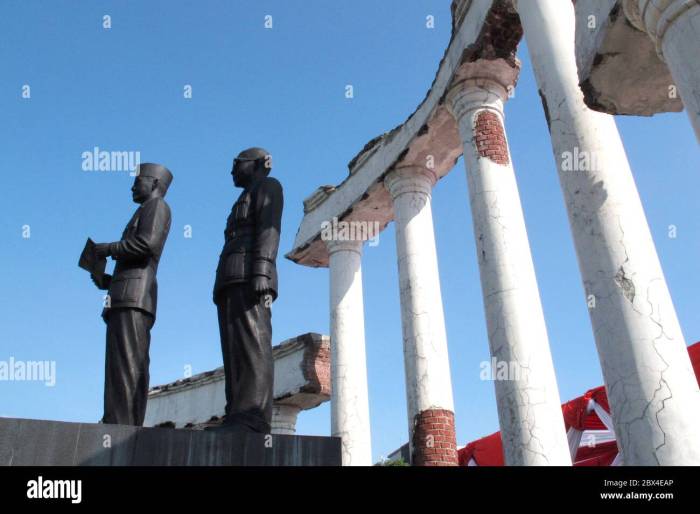 Monumen tugu pahlawan dan museum sepuluh nopember surabaya