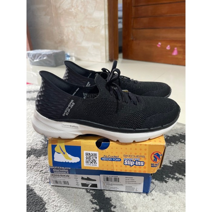 Distributor sepatu olahraga merk skechers di surabaya