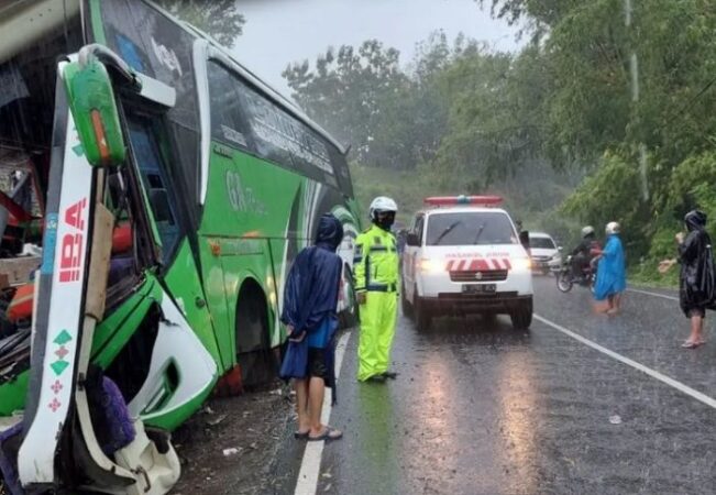 Kronologi kecelakaan bus pariwisata di Batu Malang