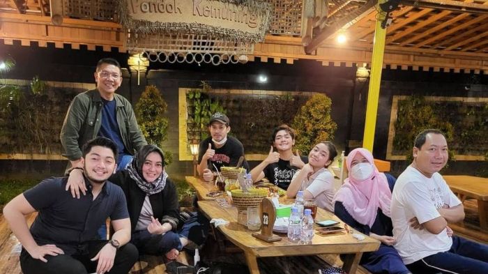 Rumah makan lesehan surabaya