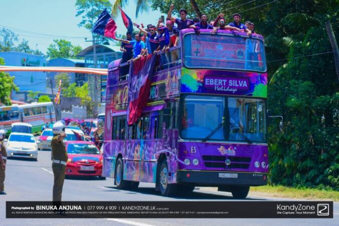 Cara naik bus tingkat surabaya