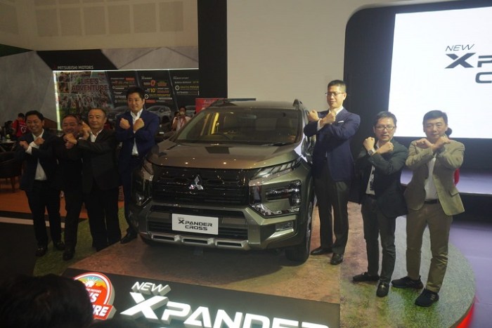 Mitsubishi bidik penjualan 150 xpander di pameran otomotif surabaya