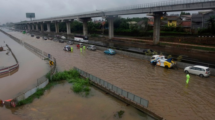 Banjir di citraland surabaya hari ini