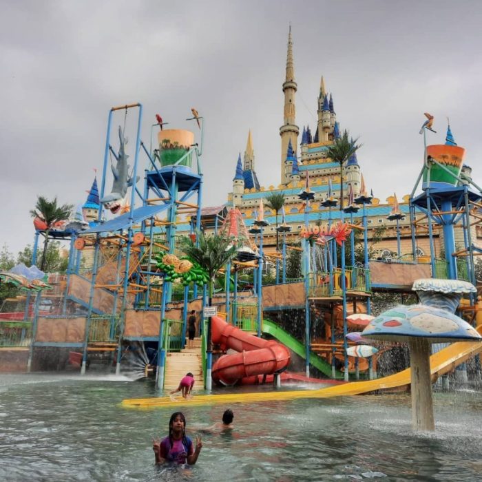 Atlantis surabaya disneyland kenjeran terbaru pinhome lautan dharma utama destinasi wisata sebagai mancur menjadikan keren berwarna warni berselfie