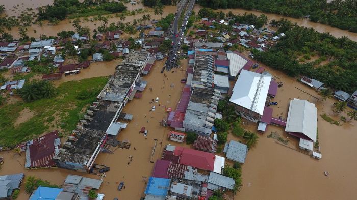 Banjir di citraland surabaya hari ini