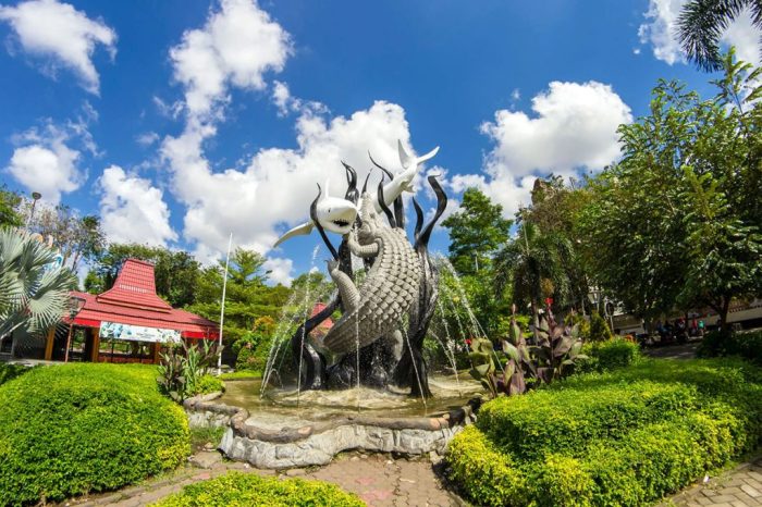 Surabaya wisata kapal selam monumen tempat edukasi kamu stasiun submarine dekat masuk monument hits dikunjungi wajib kunjungi asyik menarik singgahi