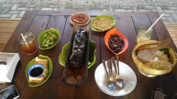 Rumah makan lesehan surabaya