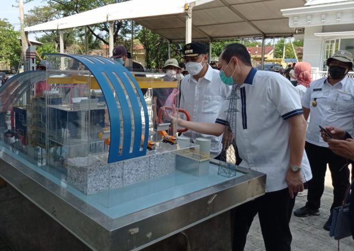 Surabaya mengendalikan sampah bersih kenjeran pribadi smp suasana pantai