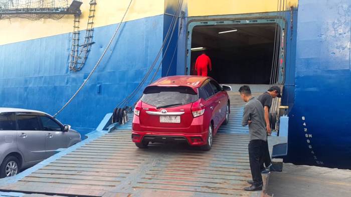 Mobil pengiriman kapal jasa surabaya laut sumber