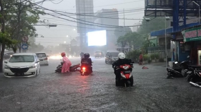 Berita banjir hari ini surabaya